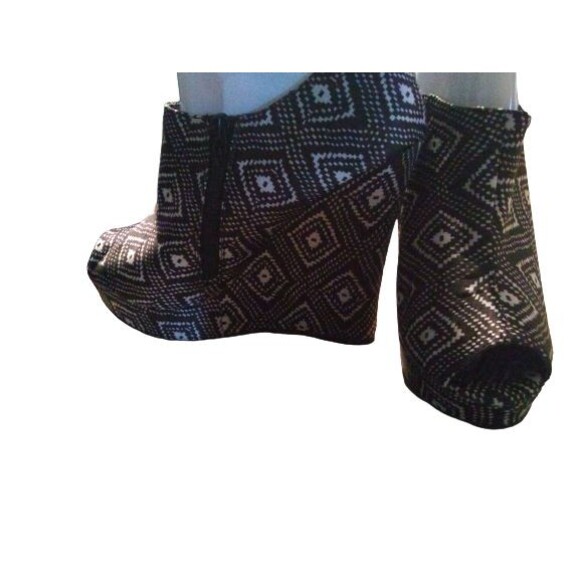 Cato Open Peep Toe Zippered Wedge Black & Cream Aztec Print Womens Size 10 - Picture 2 of 8